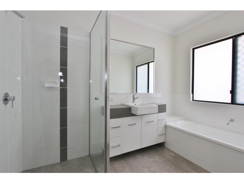 33 Hockey Ave, Smithfield QLD 4878