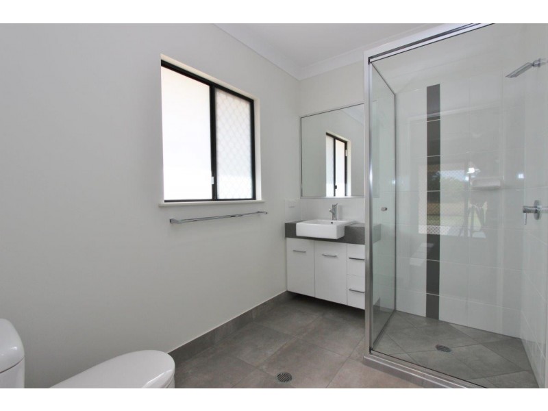 33 Hockey Ave, Smithfield QLD 4878