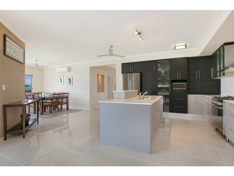 27 Hetherton Street, Smithfield QLD 4878