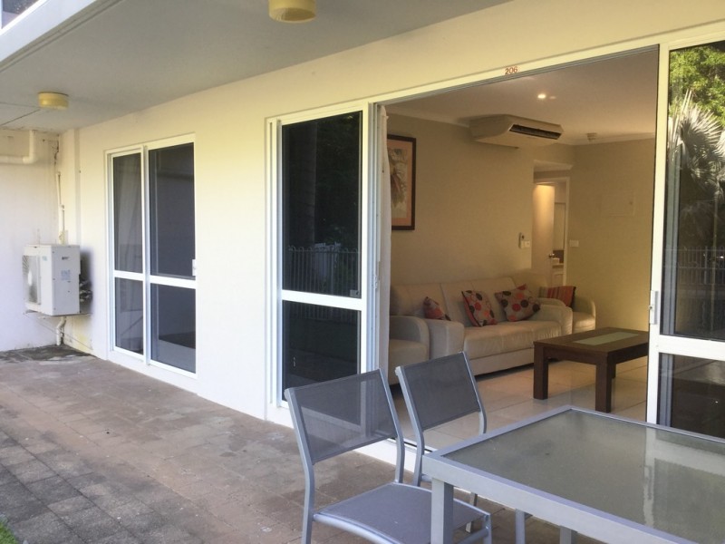 206 Coral Coast Drive, Palm Cove QLD 4879