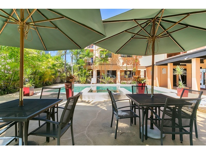 39/255 Lake Street, Cairns North QLD 4870