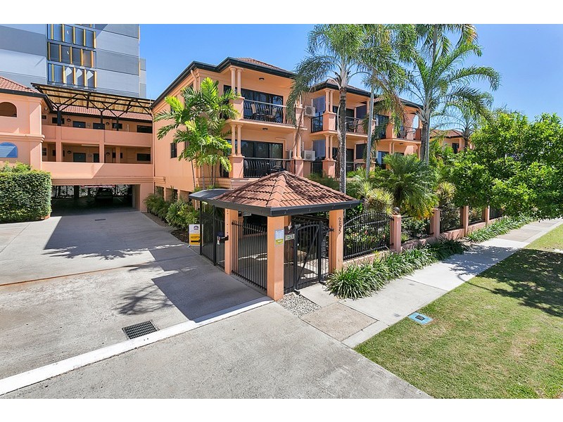 39/255 Lake Street, Cairns North QLD 4870