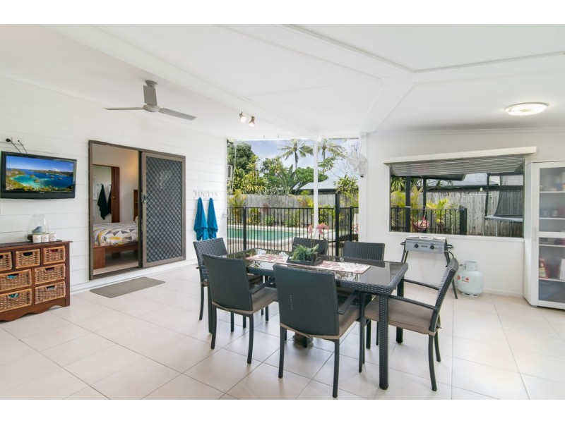 Holloways Beach QLD 4878