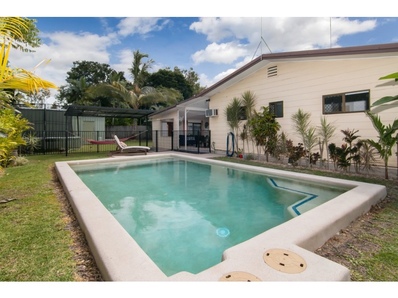 Holloways Beach QLD 4878