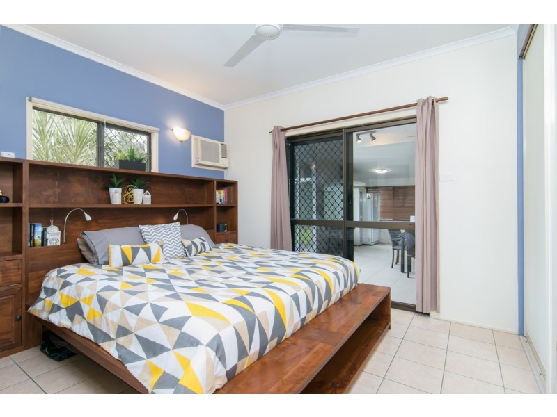 Holloways Beach QLD 4878