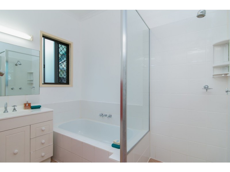 Holloways Beach QLD 4878