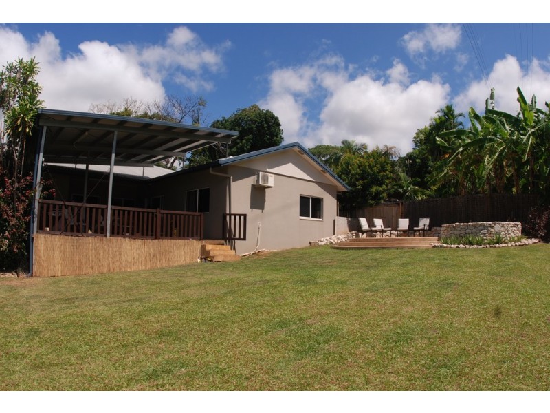 6 Willandra Court, Caravonica QLD 4878
