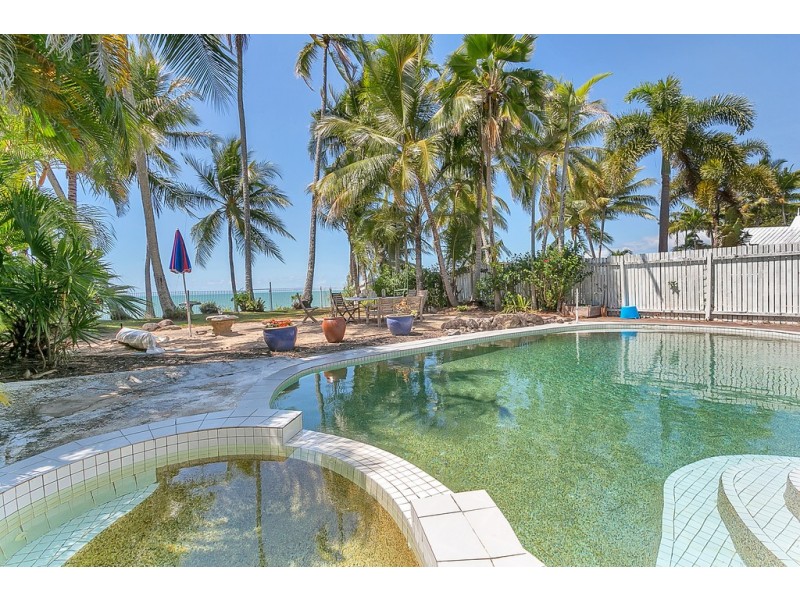 40 Hibiscus Lane, Holloways Beach QLD 4878