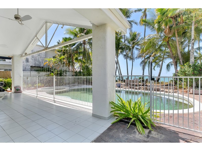 40 Hibiscus Lane, Holloways Beach QLD 4878