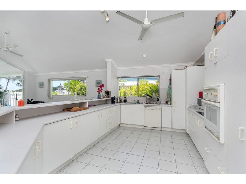 40 Hibiscus Lane, Holloways Beach QLD 4878