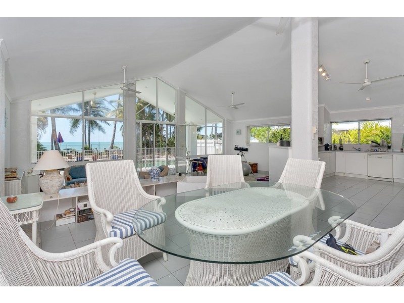 40 Hibiscus Lane, Holloways Beach QLD 4878