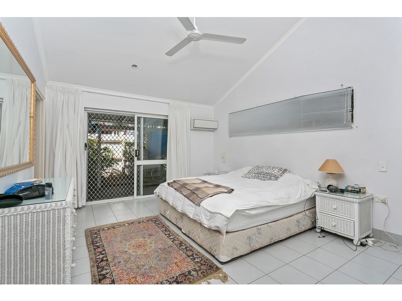 40 Hibiscus Lane, Holloways Beach QLD 4878