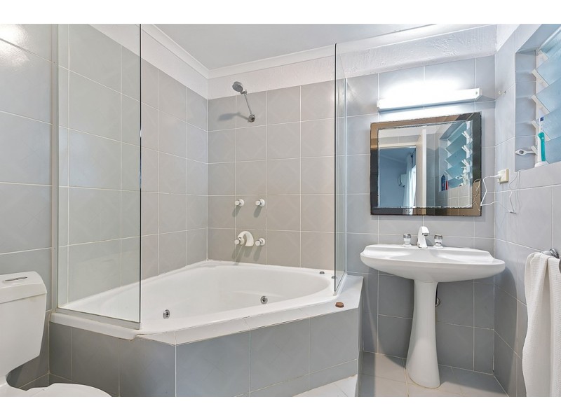 40 Hibiscus Lane, Holloways Beach QLD 4878