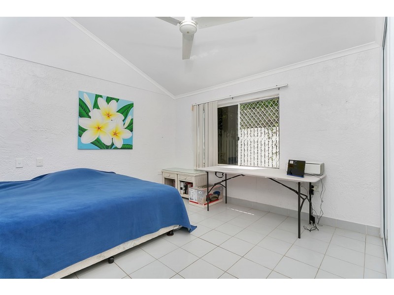 40 Hibiscus Lane, Holloways Beach QLD 4878