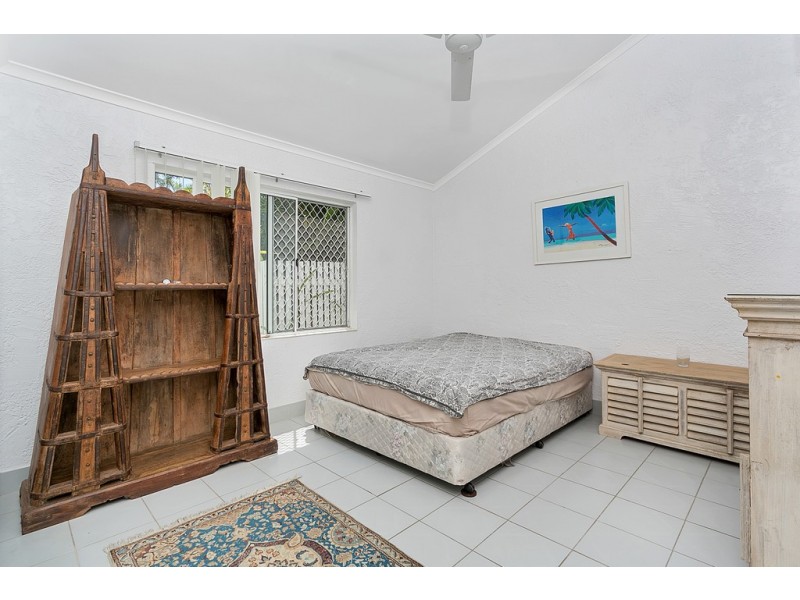 40 Hibiscus Lane, Holloways Beach QLD 4878