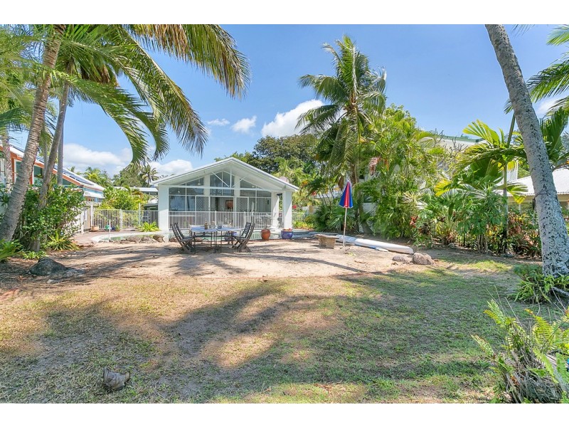 40 Hibiscus Lane, Holloways Beach QLD 4878