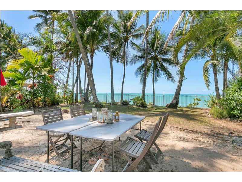 40 Hibiscus Lane, Holloways Beach QLD 4878