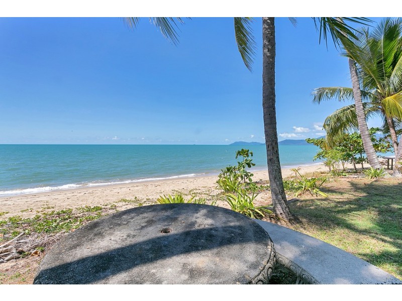 40 Hibiscus Lane, Holloways Beach QLD 4878