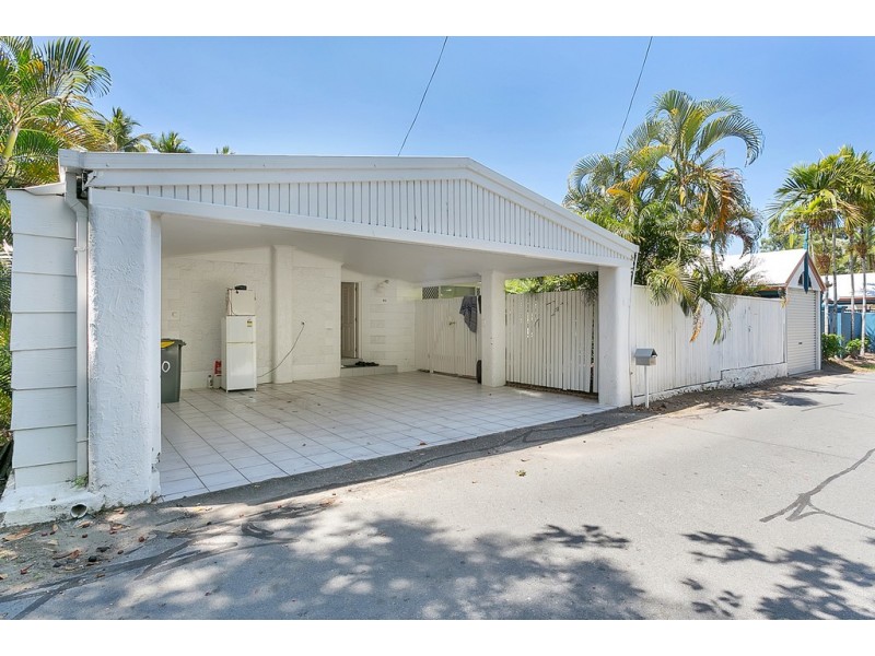 40 Hibiscus Lane, Holloways Beach QLD 4878