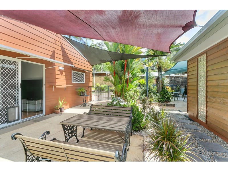 10 Universal Close, White Rock QLD 4868