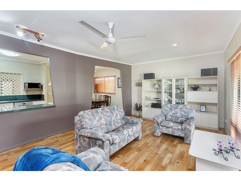 10 Universal Close, White Rock QLD 4868