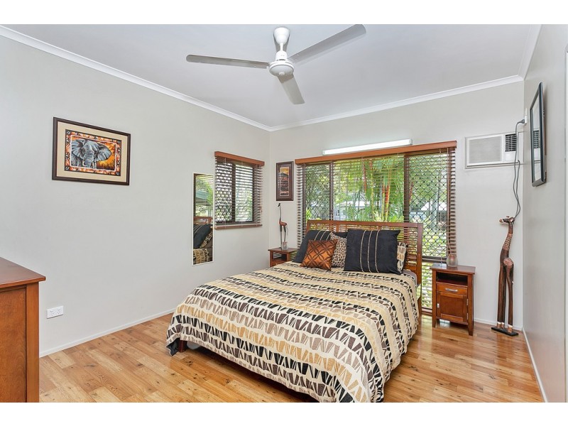 10 Universal Close, White Rock QLD 4868