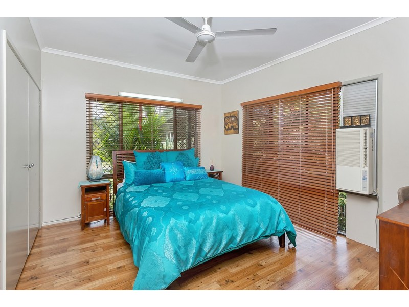 10 Universal Close, White Rock QLD 4868