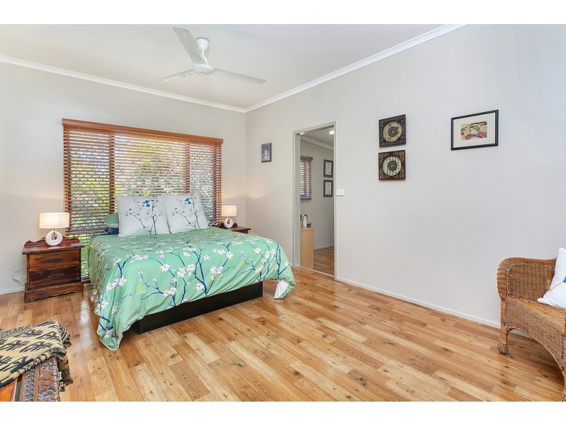 10 Universal Close, White Rock QLD 4868