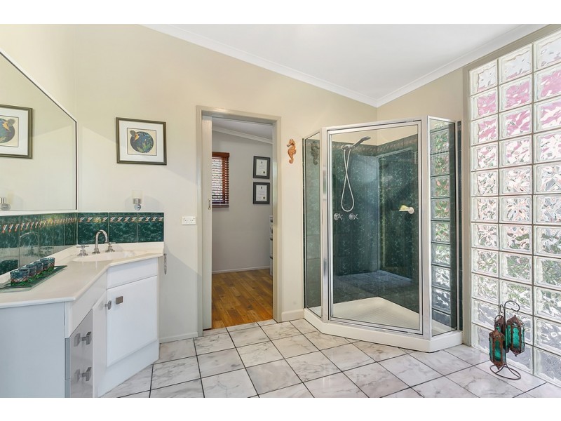 10 Universal Close, White Rock QLD 4868