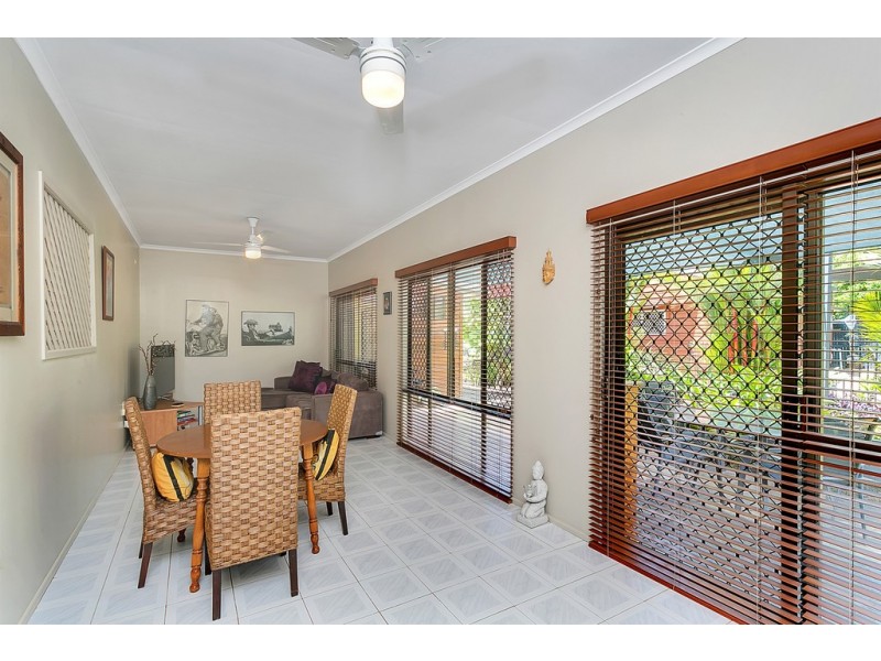 10 Universal Close, White Rock QLD 4868