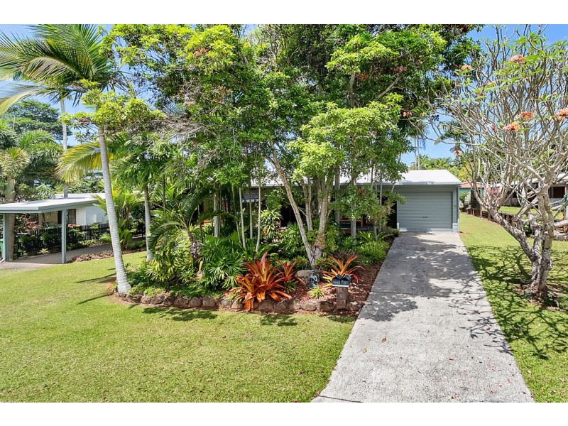 10 Universal Close, White Rock QLD 4868