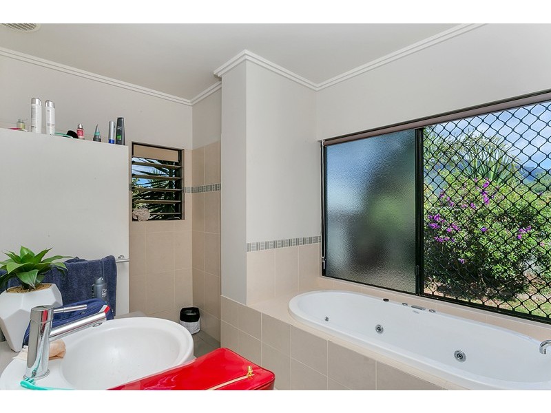 5 Wirrega Cl, Caravonica QLD 4878