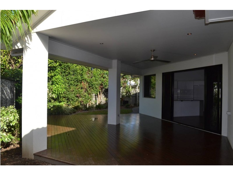 8 Bushlark Place, Smithfield QLD 4878