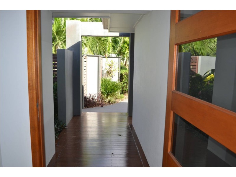 8 Bushlark Place, Smithfield QLD 4878