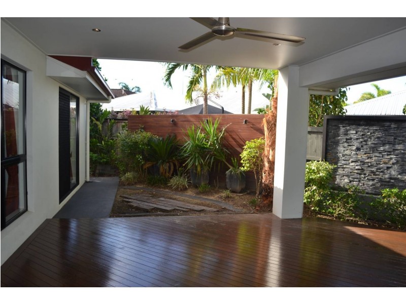 8 Bushlark Place, Smithfield QLD 4878