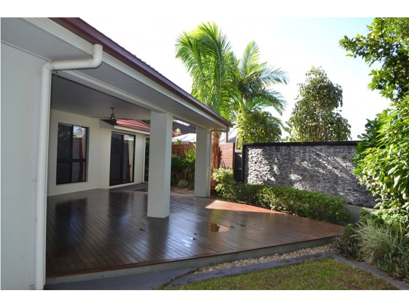 8 Bushlark Place, Smithfield QLD 4878