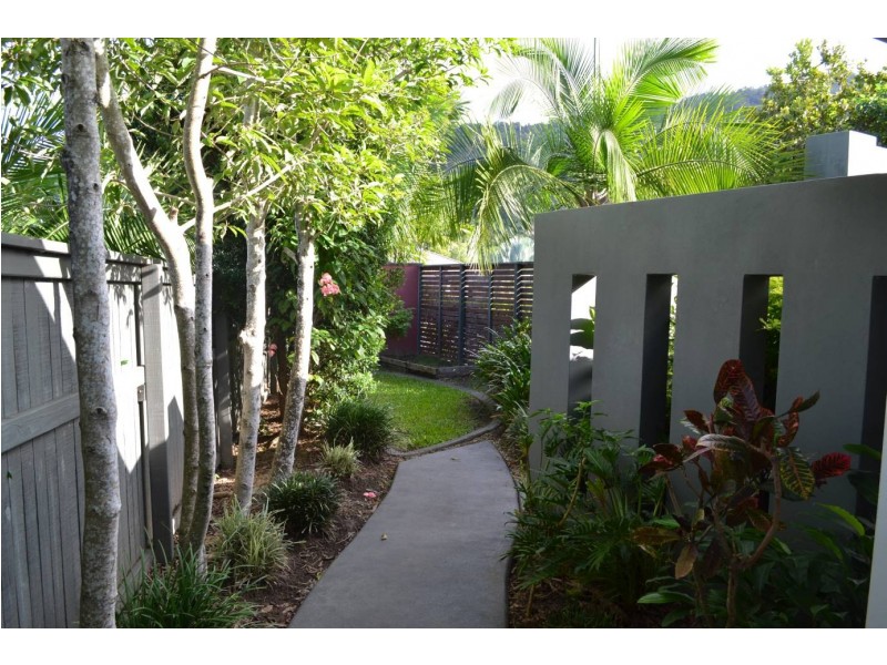 8 Bushlark Place, Smithfield QLD 4878