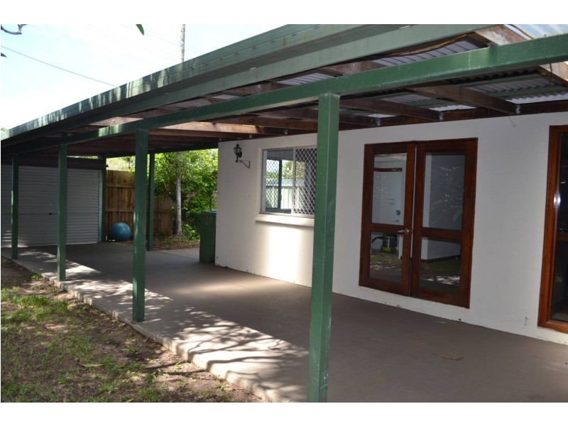 26 Palm Street, Holloways Beach QLD 4878