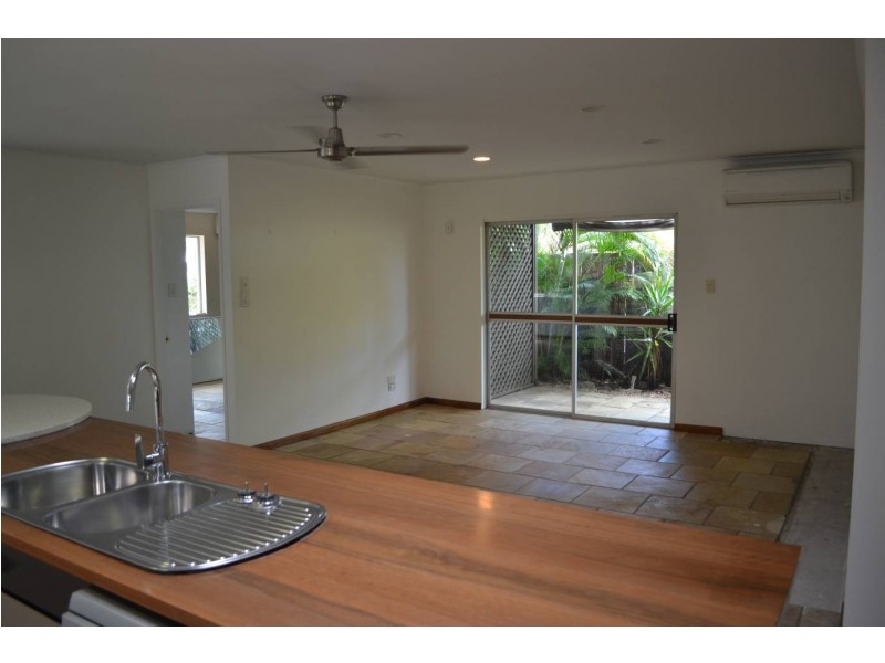 26 Palm Street, Holloways Beach QLD 4878