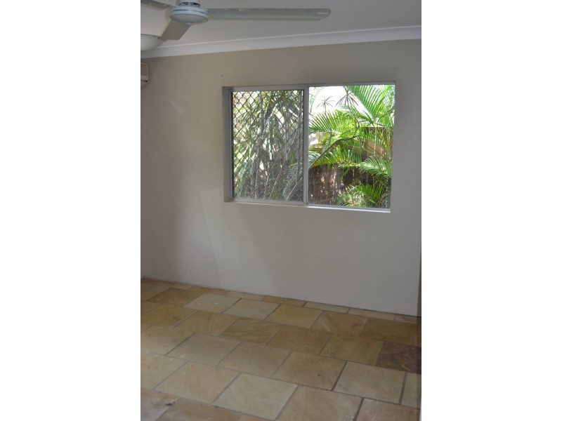 26 Palm Street, Holloways Beach QLD 4878