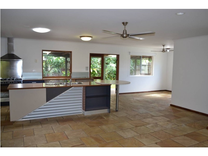 26 Palm Street, Holloways Beach QLD 4878