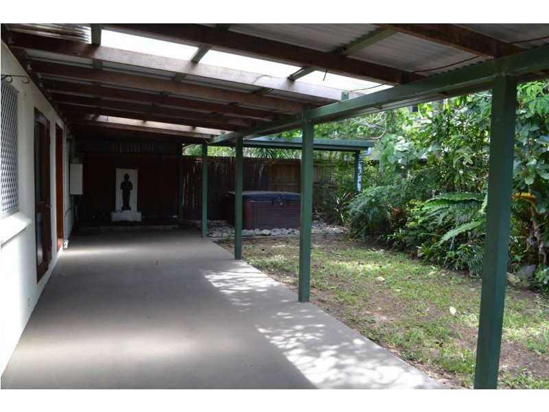 26 Palm Street, Holloways Beach QLD 4878