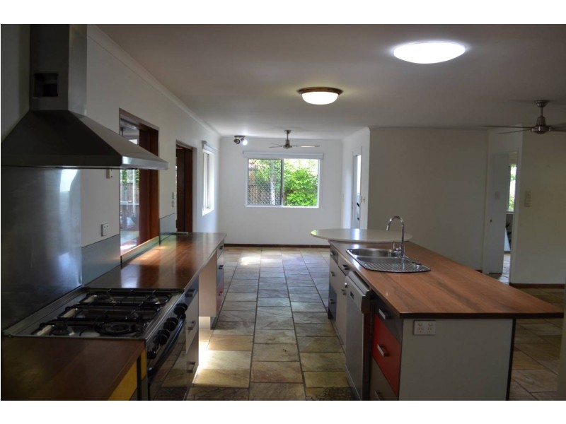 26 Palm Street, Holloways Beach QLD 4878