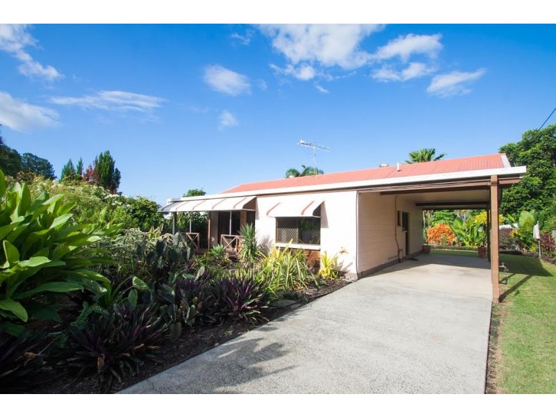 10 Nioka Place, Caravonica QLD 4878