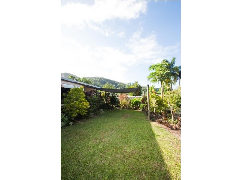 10 Nioka Place, Caravonica QLD 4878