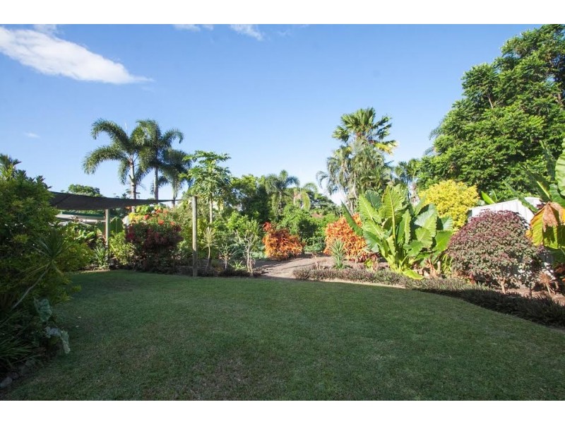 10 Nioka Place, Caravonica QLD 4878