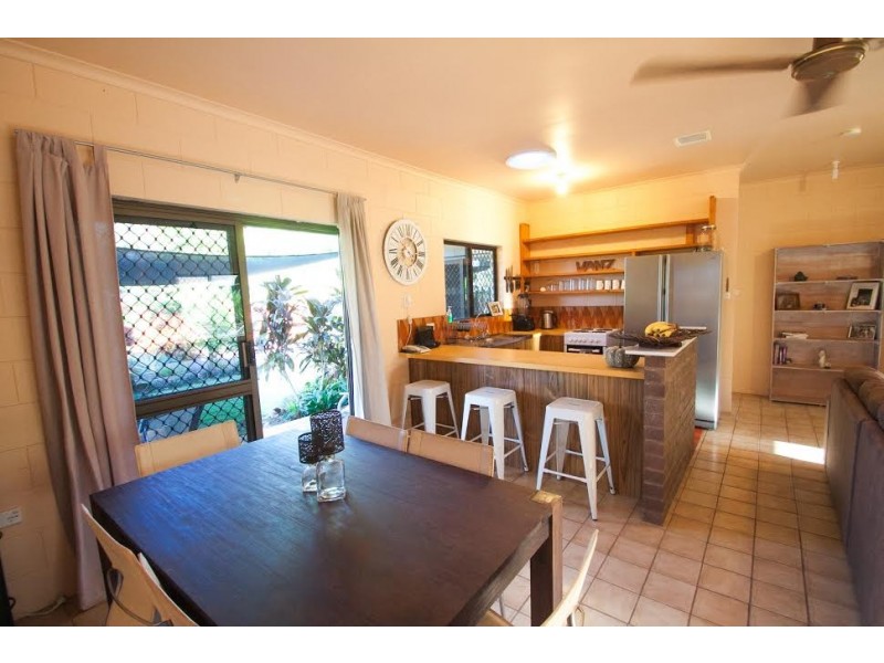 10 Nioka Place, Caravonica QLD 4878