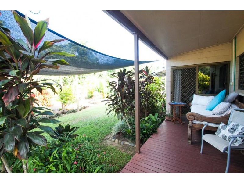 10 Nioka Place, Caravonica QLD 4878
