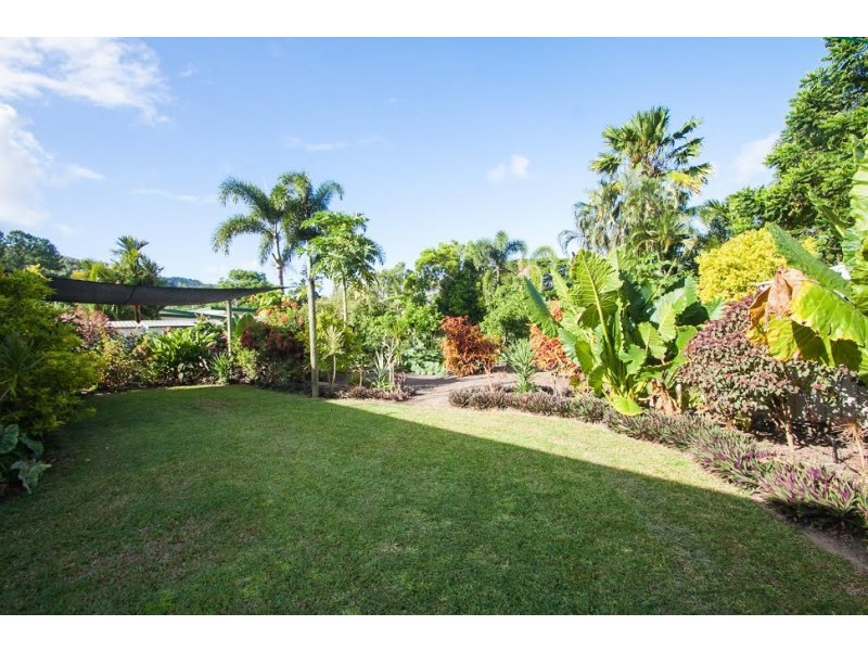 10 Nioka Place, Caravonica QLD 4878