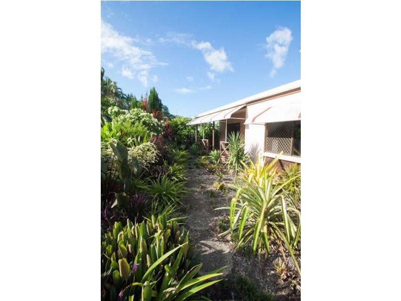 10 Nioka Place, Caravonica QLD 4878
